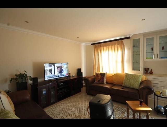 3 BEDROOM HOUSE FOR SALE IN THATCHFIELD